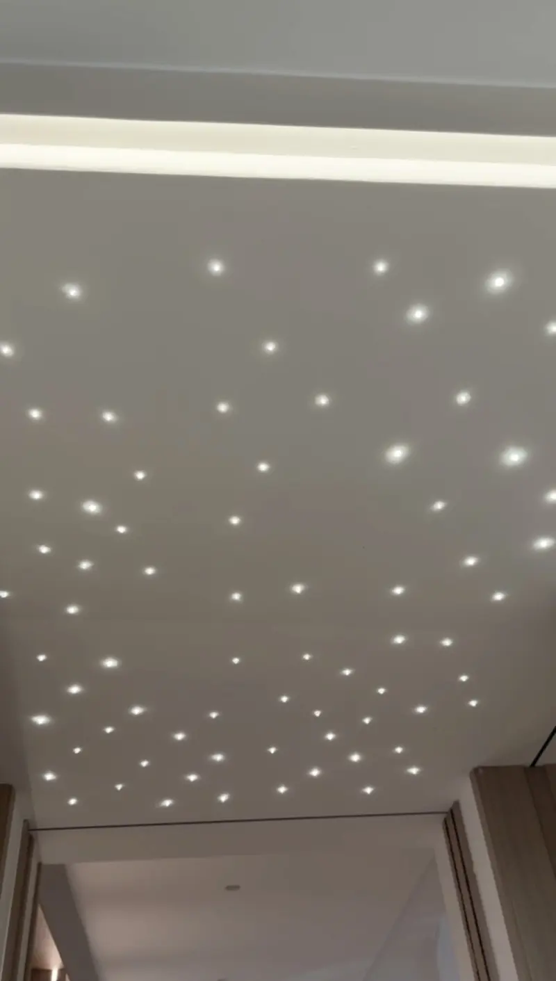 Plafond étoilé en spots LED